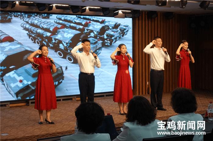 让人心动的惊艳宝藏文案：采世界之温柔，与明月同赠你